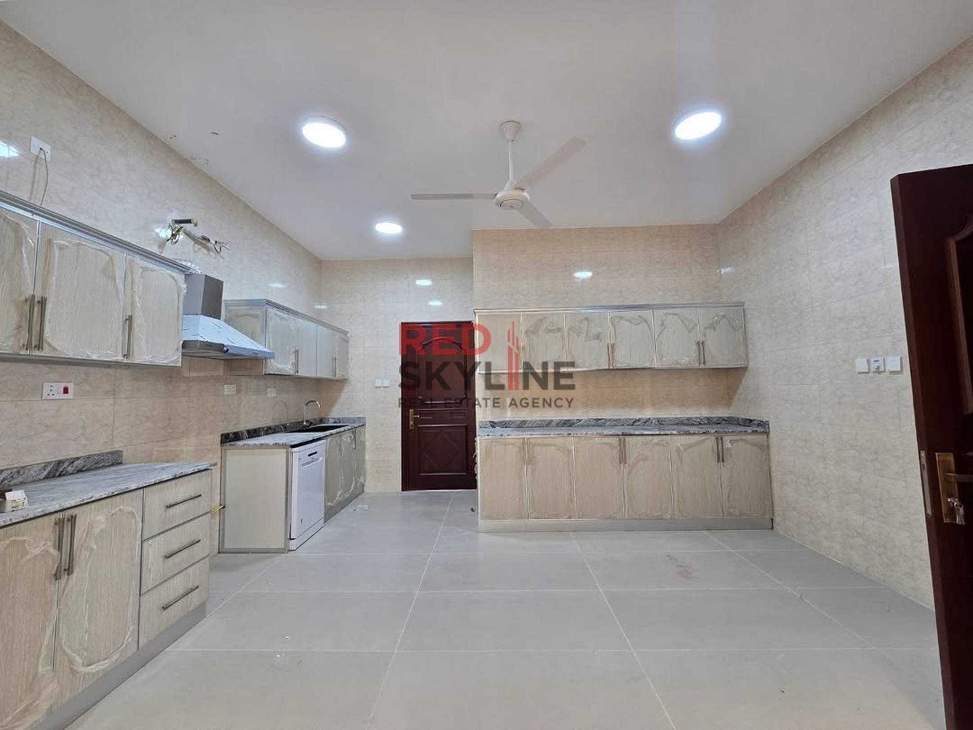 4 Bedroom Villa in Madinat Al Ilam - Photo 3