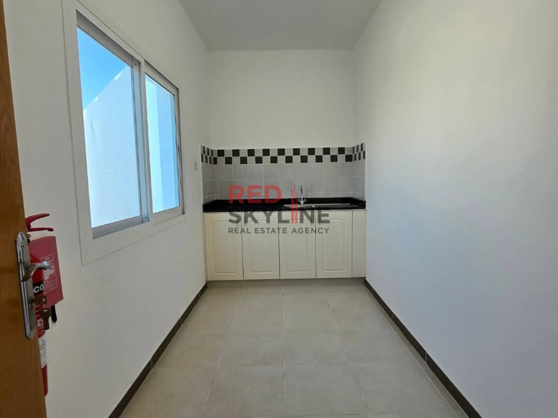 5 Bedroom Villa in Athaiba - Photo 11