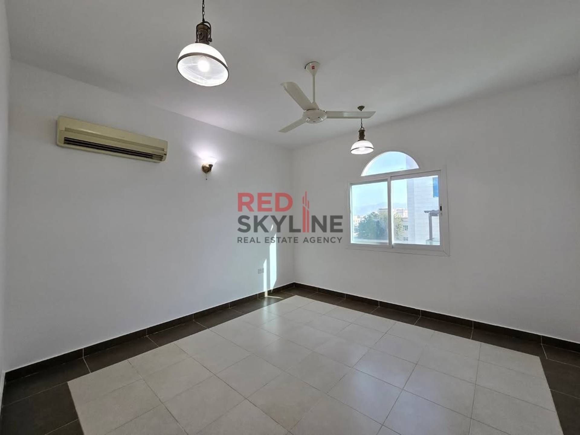5 Bedroom Villa in Athaiba - Photo 12