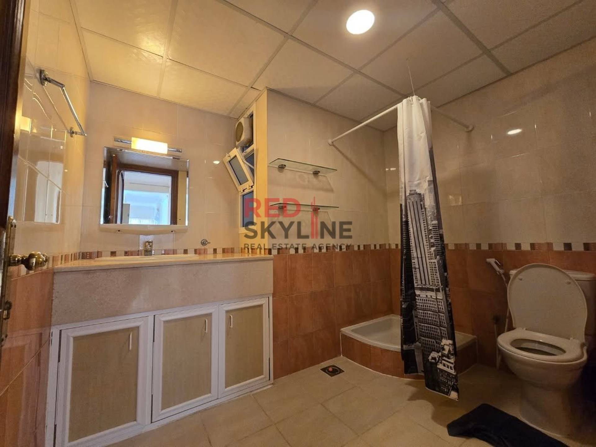 4 Bedroom Villa in Madinat Al Ilam - Photo 5