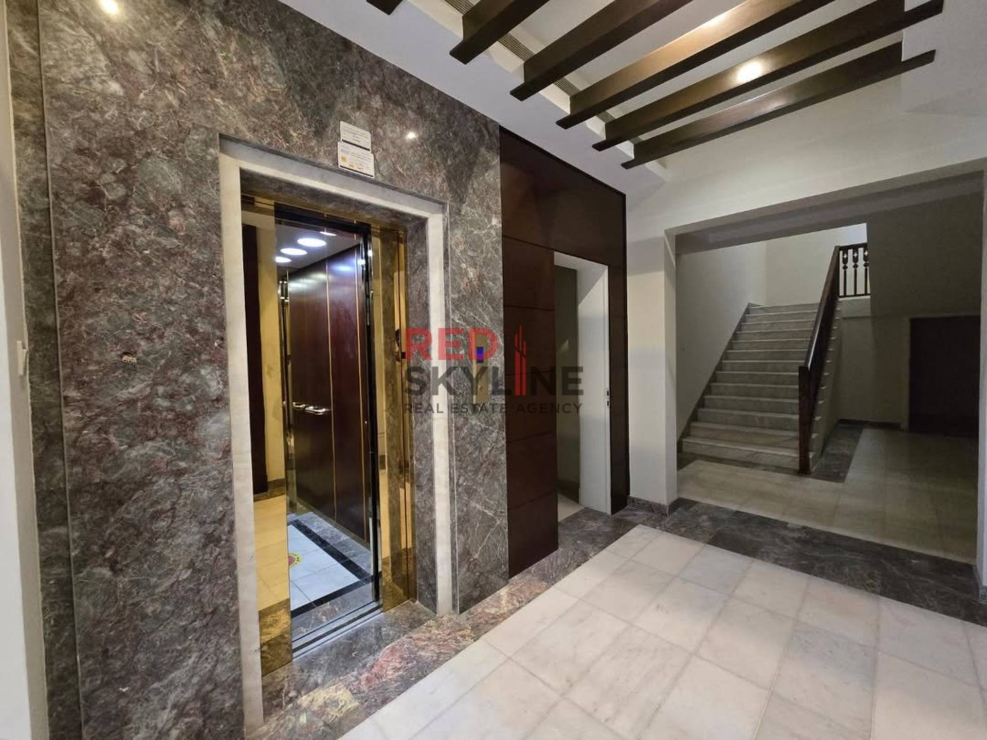 8 Bedroom Villa in Madinat Al Ilam - Photo 3