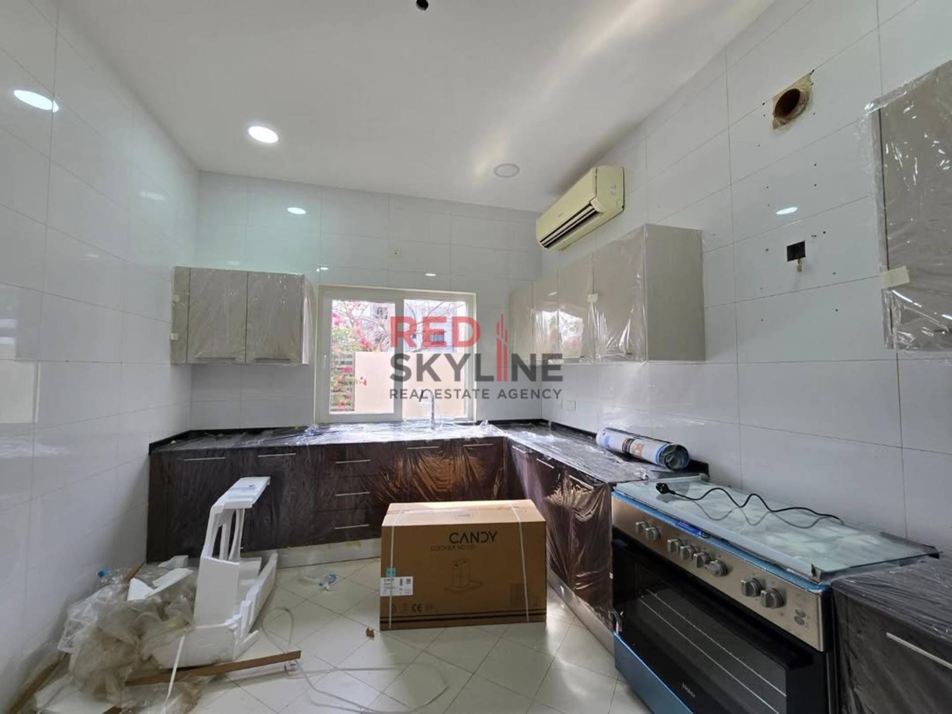 4 Bedroom Villa in Al Ghubrah - Photo 4