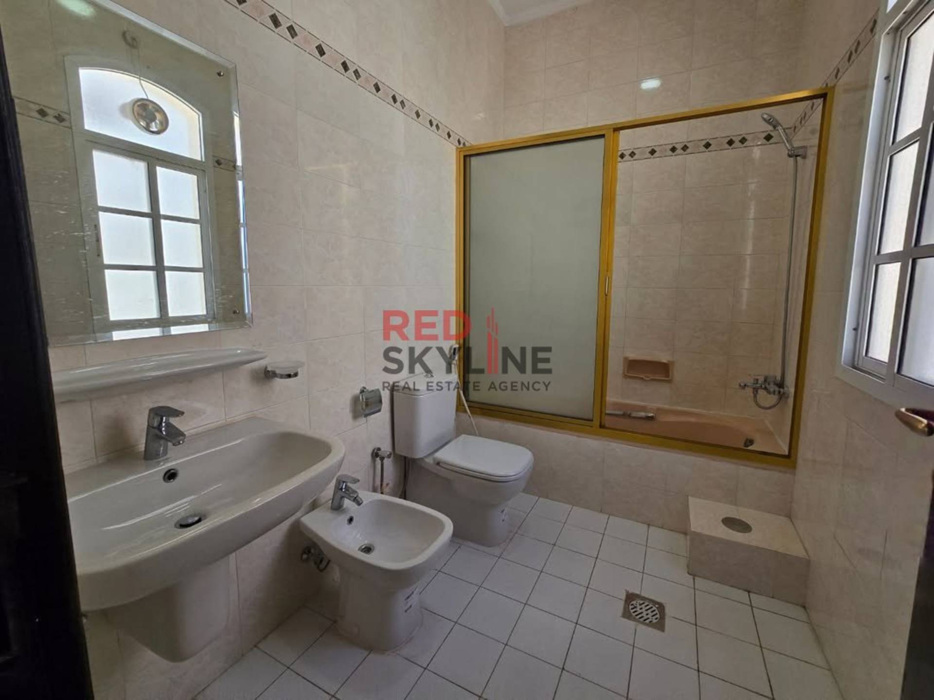 6 Bedroom Villa in Athaiba - Photo 8