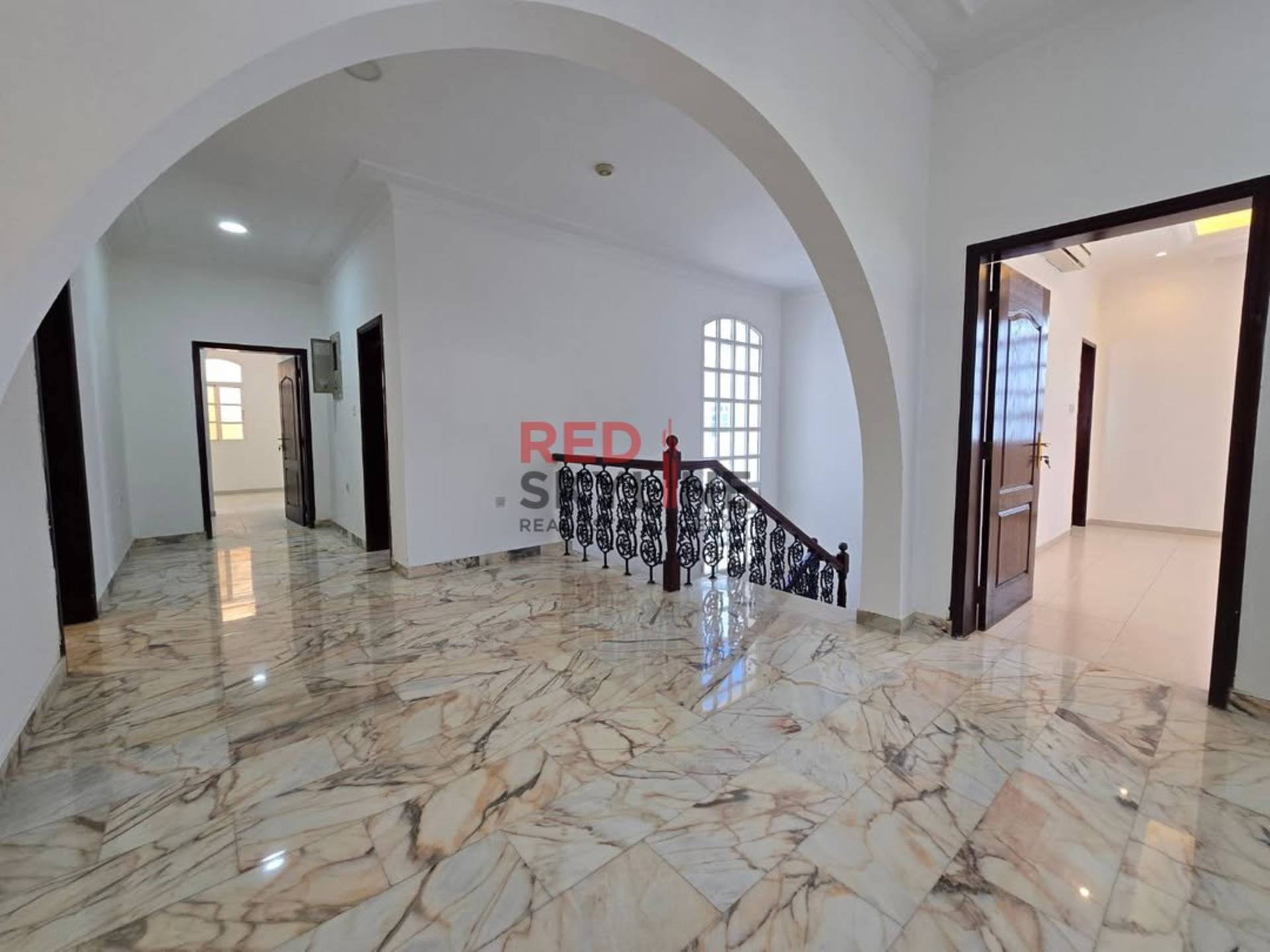6 Bedroom Villa in Athaiba - Photo 10