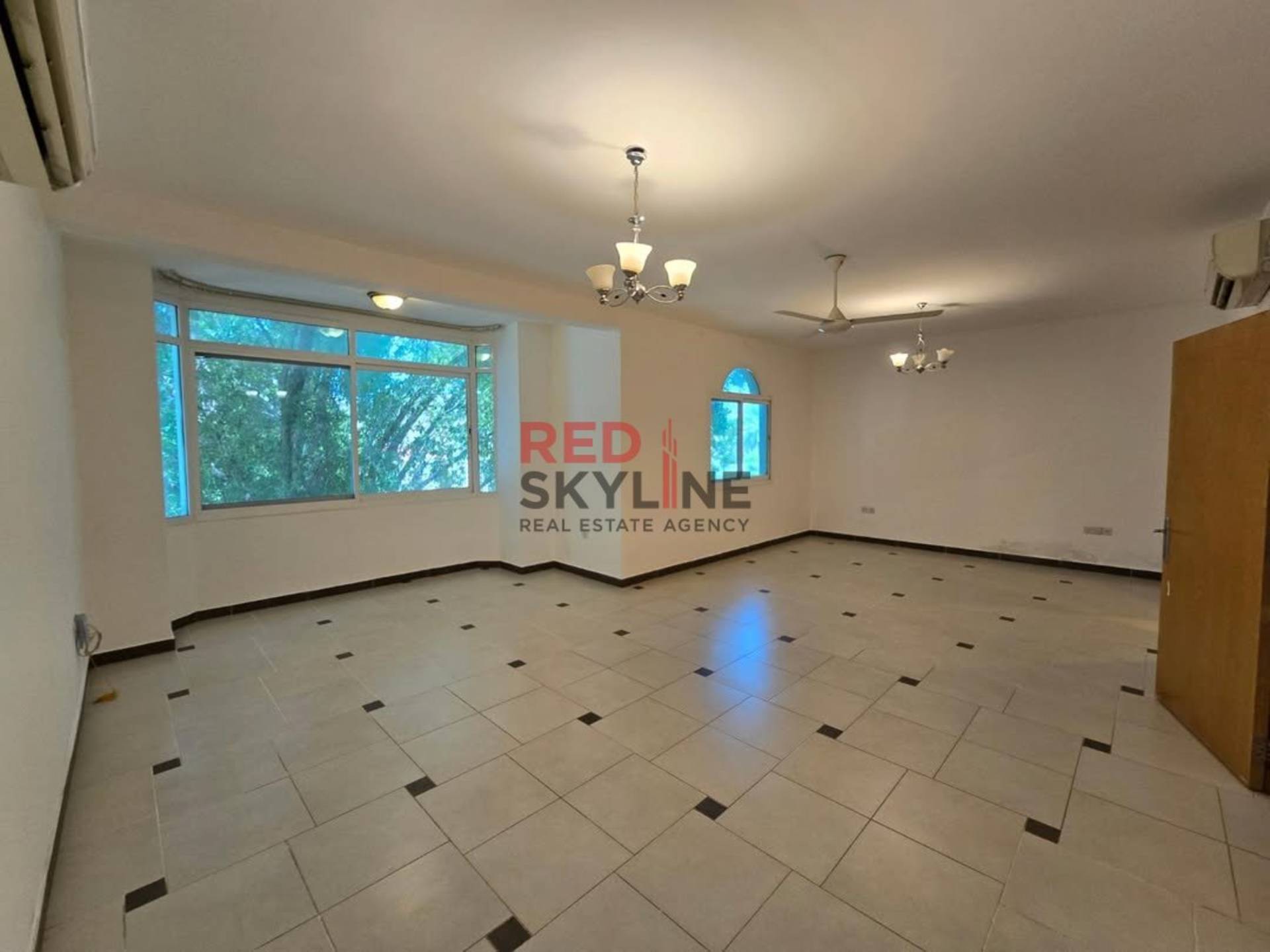 5 Bedroom Villa in Athaiba - Photo 10