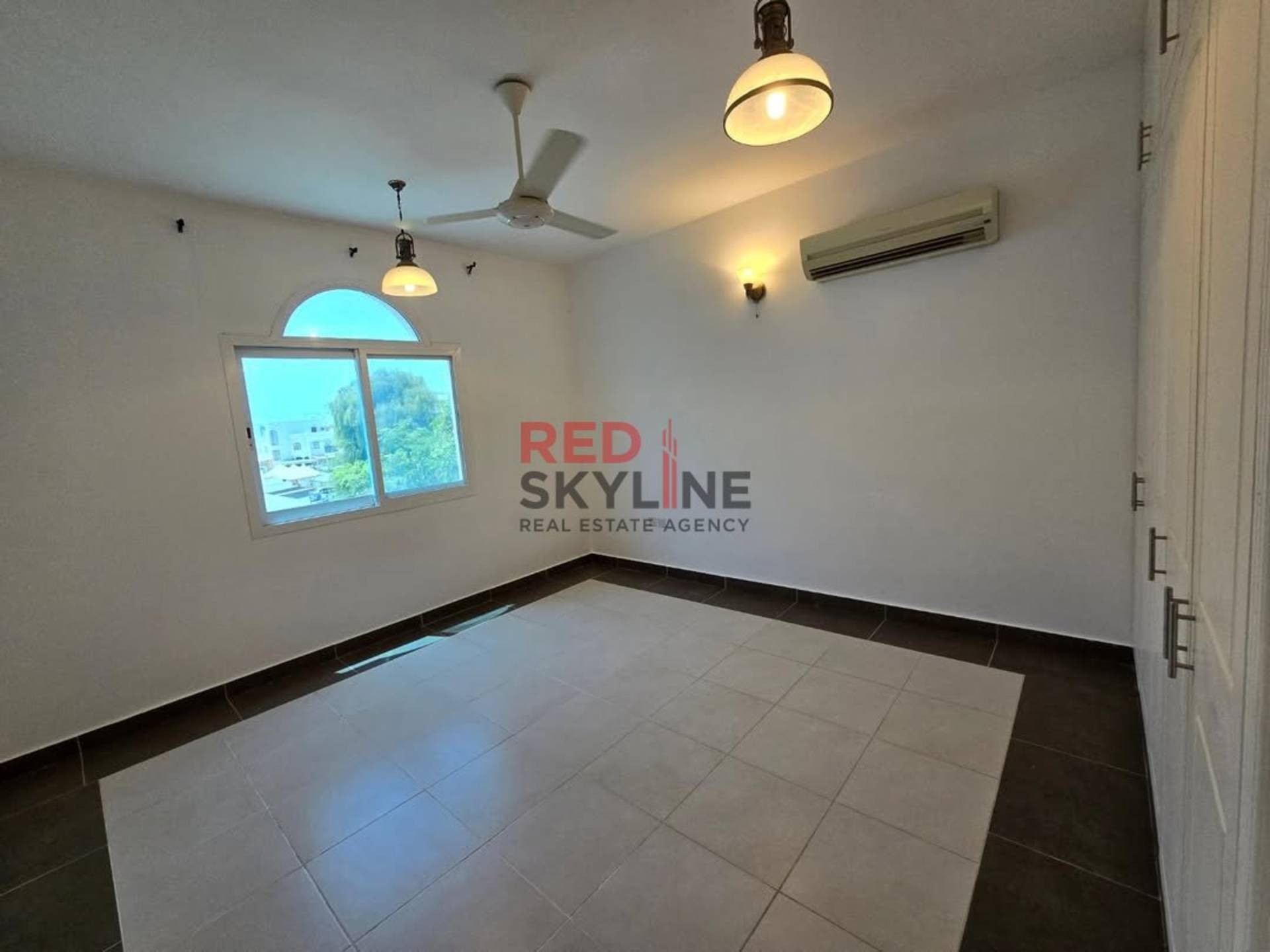 5 Bedroom Villa in Athaiba - Photo 13