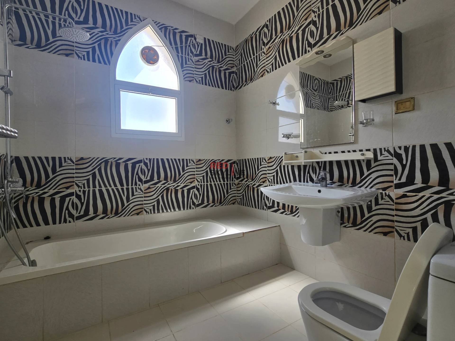 5 Bedroom Villa in Qurum 29 - Photo 9