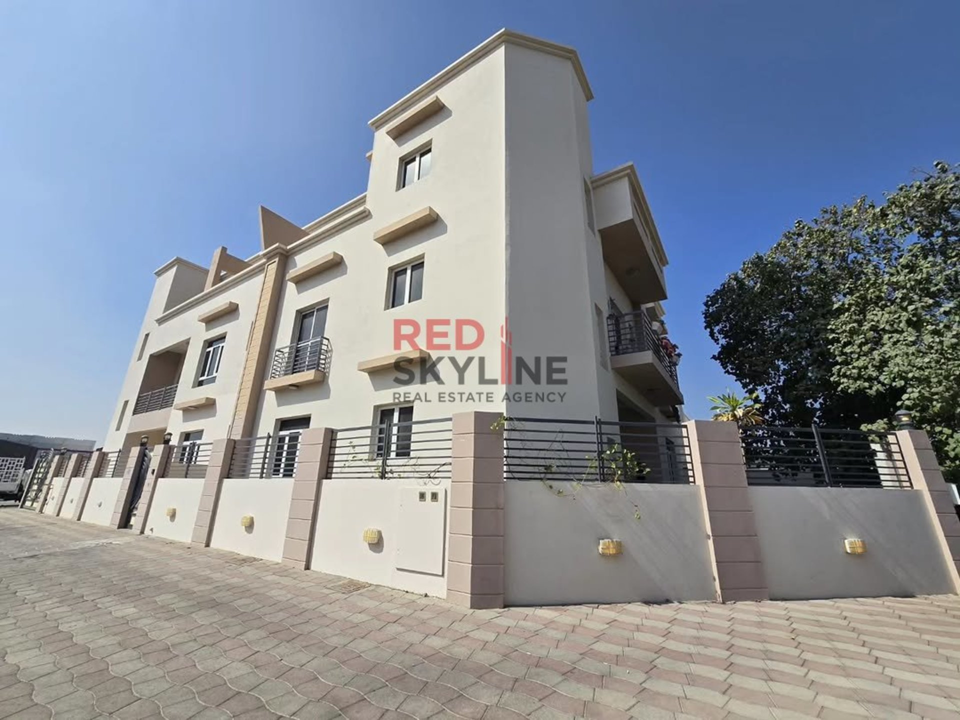 6 Bedroom Villa in Azaiba - Photo 1