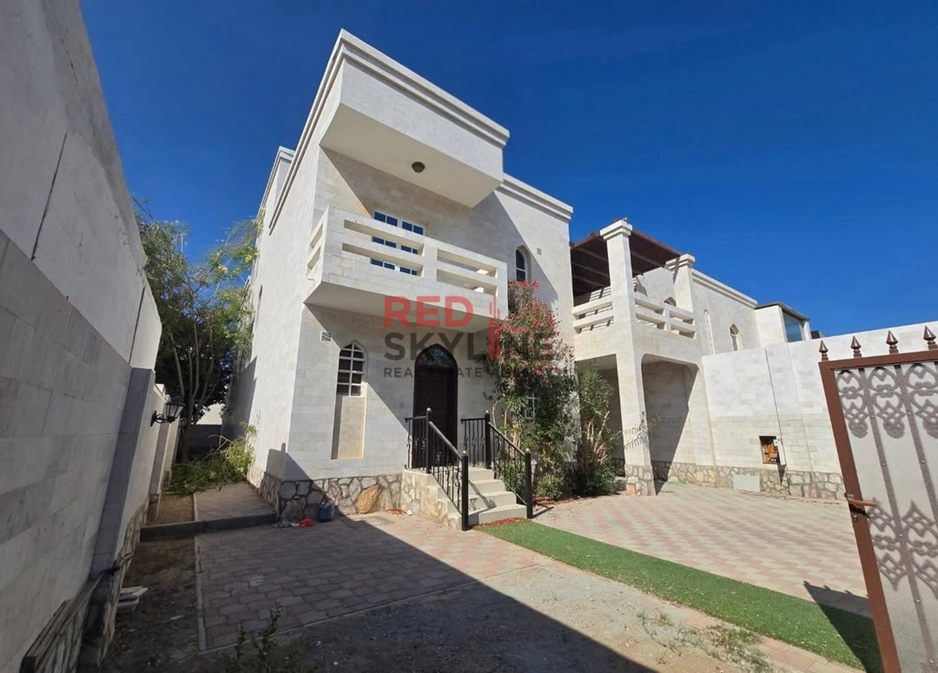 5 Bedroom Villa in Athaiba - Photo 1
