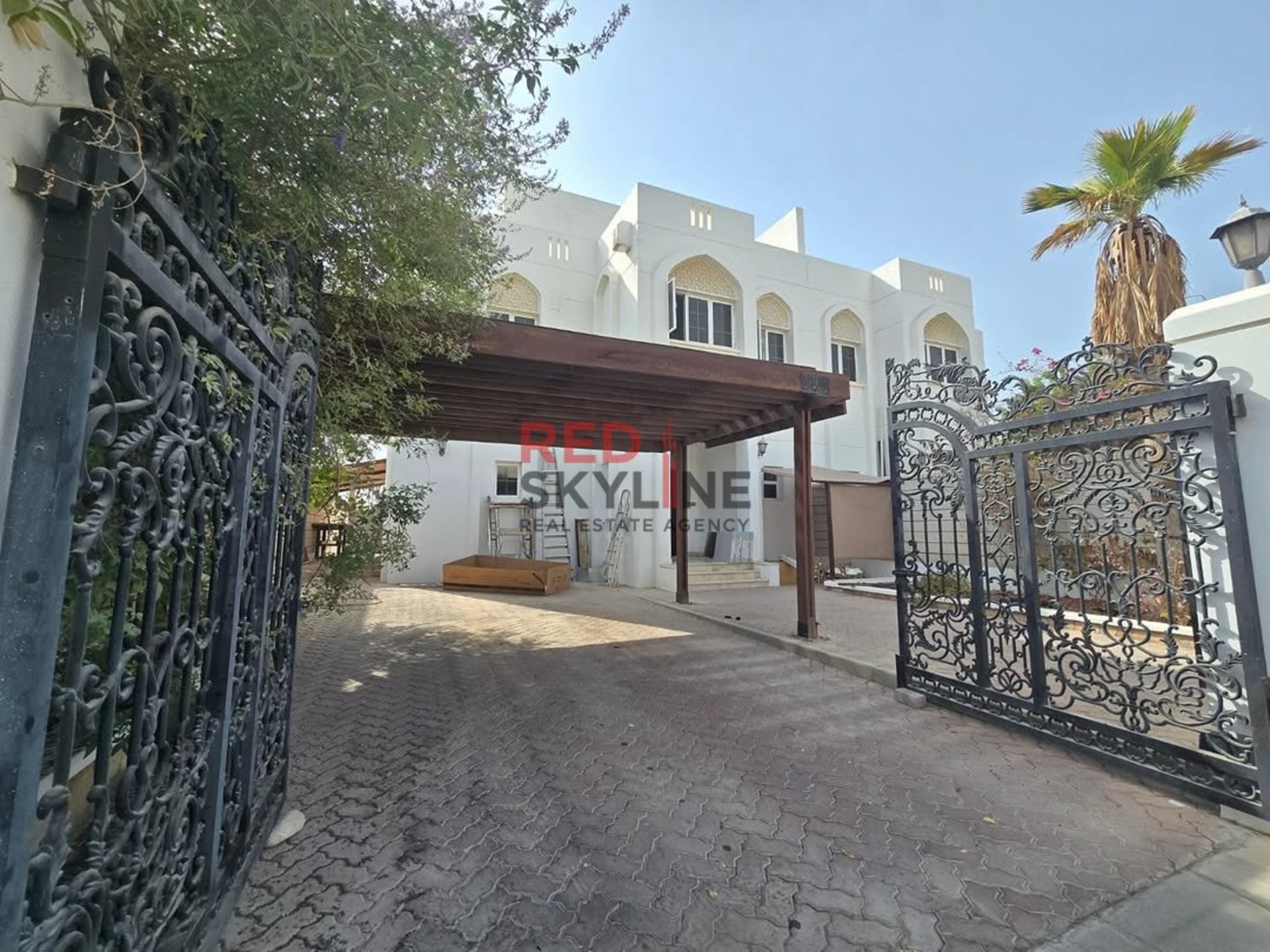 5 Bedroom Villa in Madinat Al Ilam - Photo 1