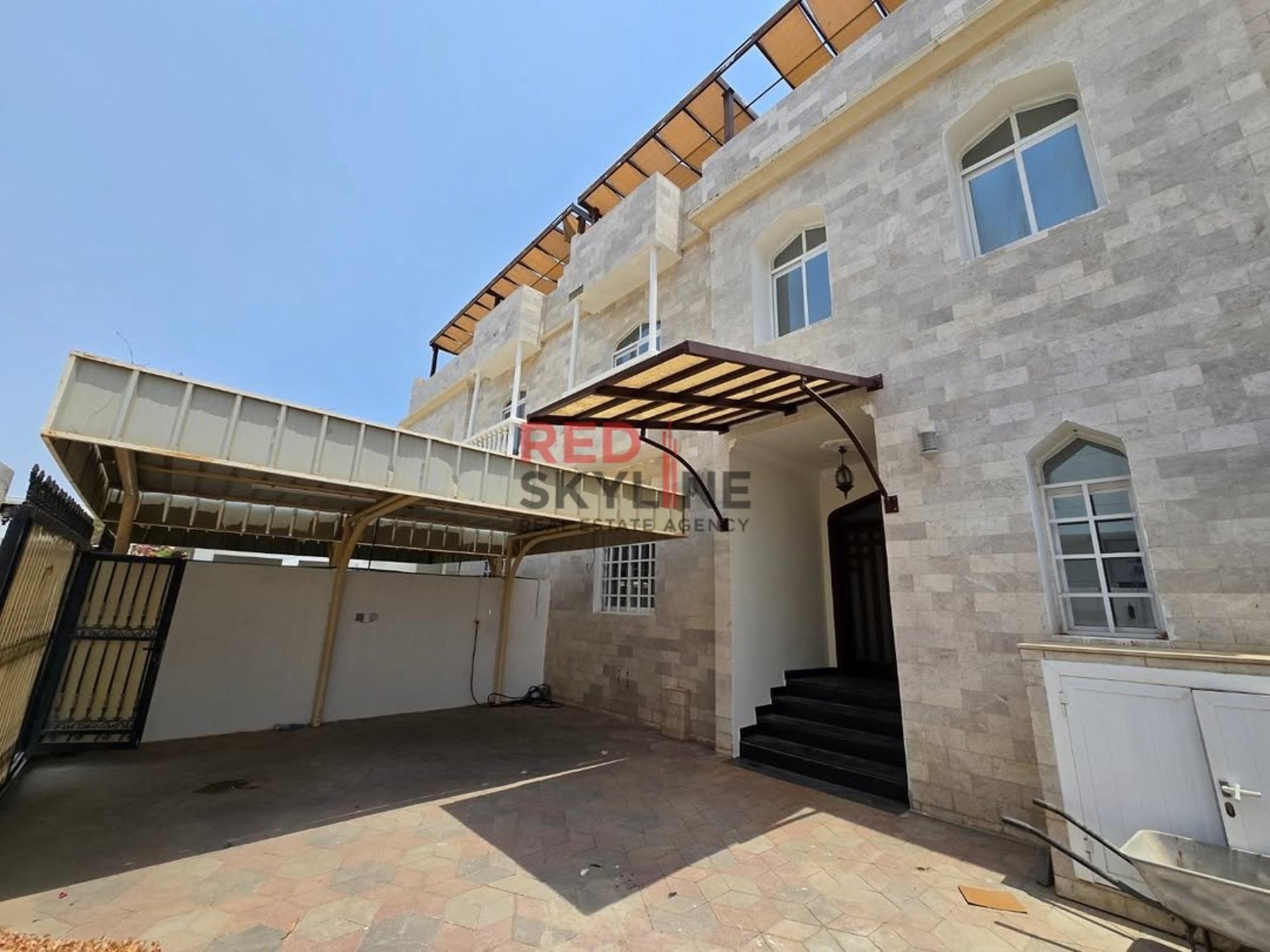 5 Bedroom Villa in Athaiba - Photo 1