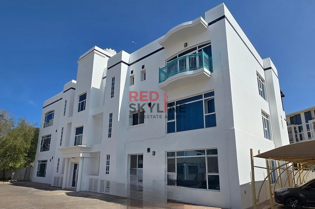 3 BR Apartment in Shatti Al Qurum