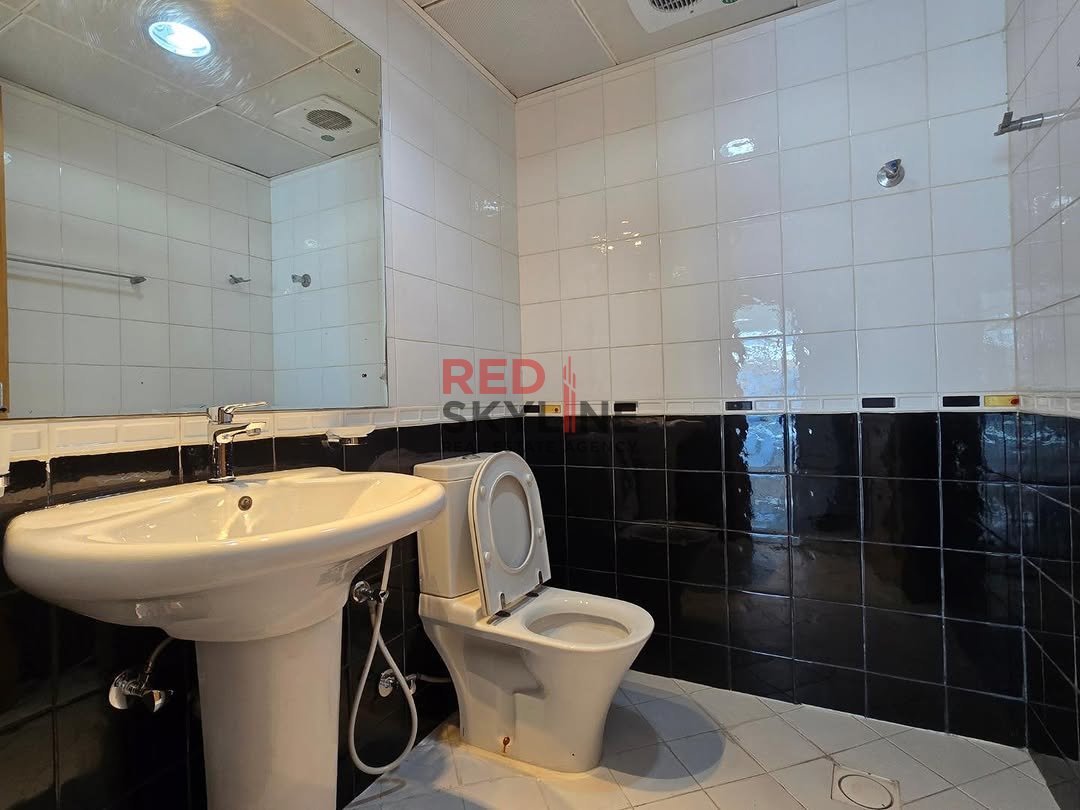 3 Bedroom Apartment in Shatti Al Qurum - Photo 4