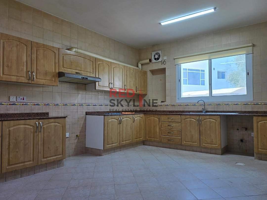 3 Bedroom Apartment in Shatti Al Qurum - Photo 5