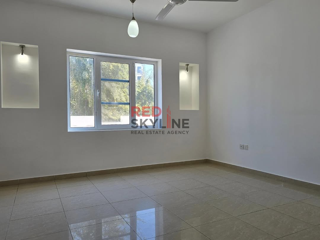 3 Bedroom Apartment in Shatti Al Qurum - Photo 9