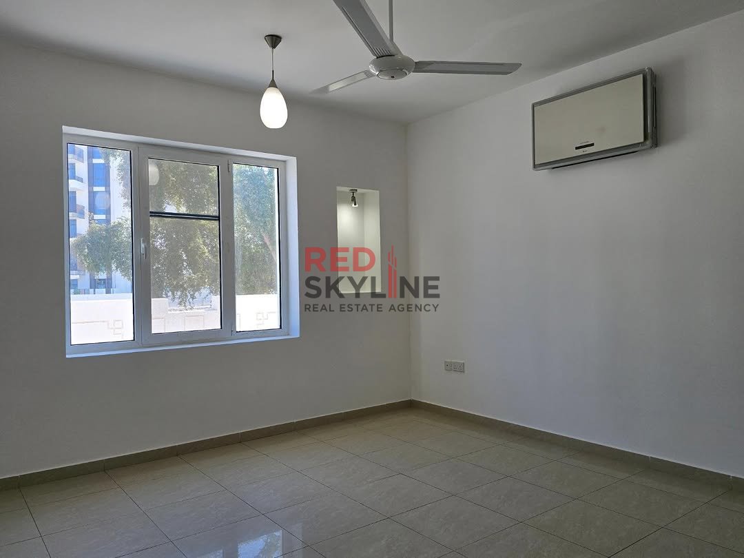3 Bedroom Apartment in Shatti Al Qurum - Photo 10