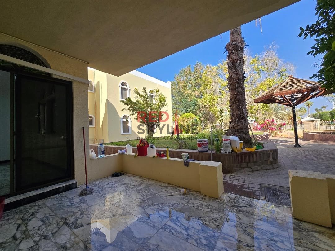 2 Bedroom Apartment in Shatti Al Qurum - Photo 2