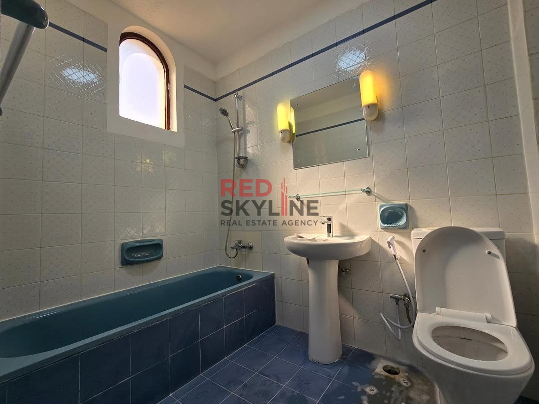 2 Bedroom Apartment in Shatti Al Qurum - Photo 11