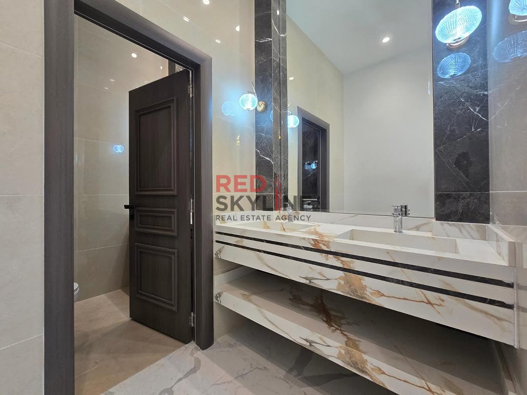 5 Bedroom Villa in Al Khoud - Photo 3