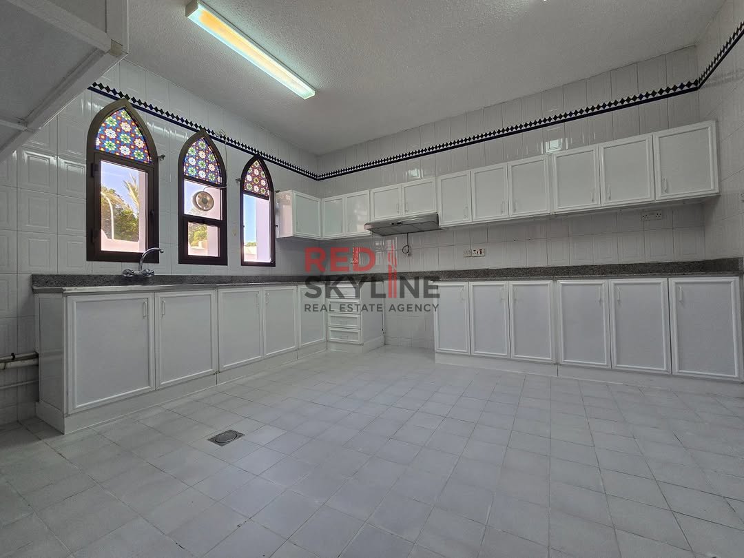 3 Bedroom Townhouse in Shatti Al Qurum - Photo 5