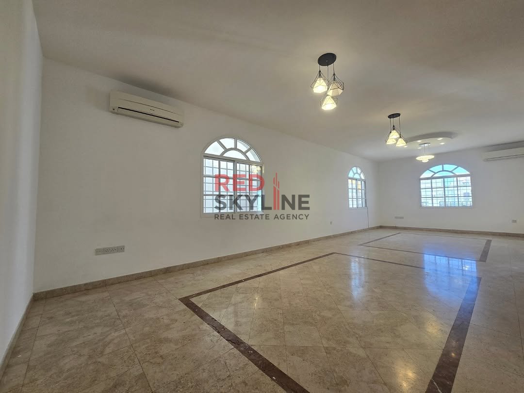 5 Bedroom Villa in Al Khuwair - Photo 4