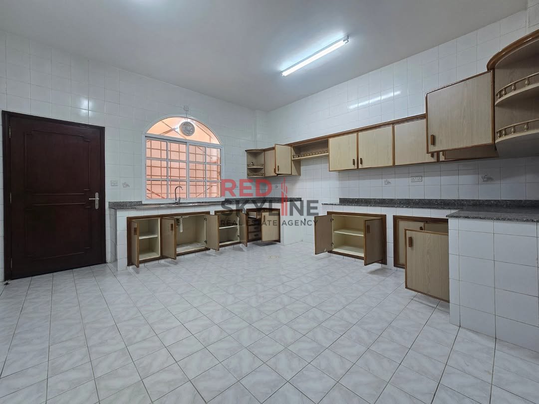 5 Bedroom Villa in Al Khuwair - Photo 5