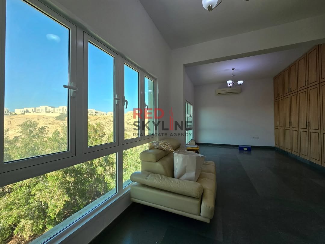 4 Bedroom Townhouse in Muscat - Photo 2