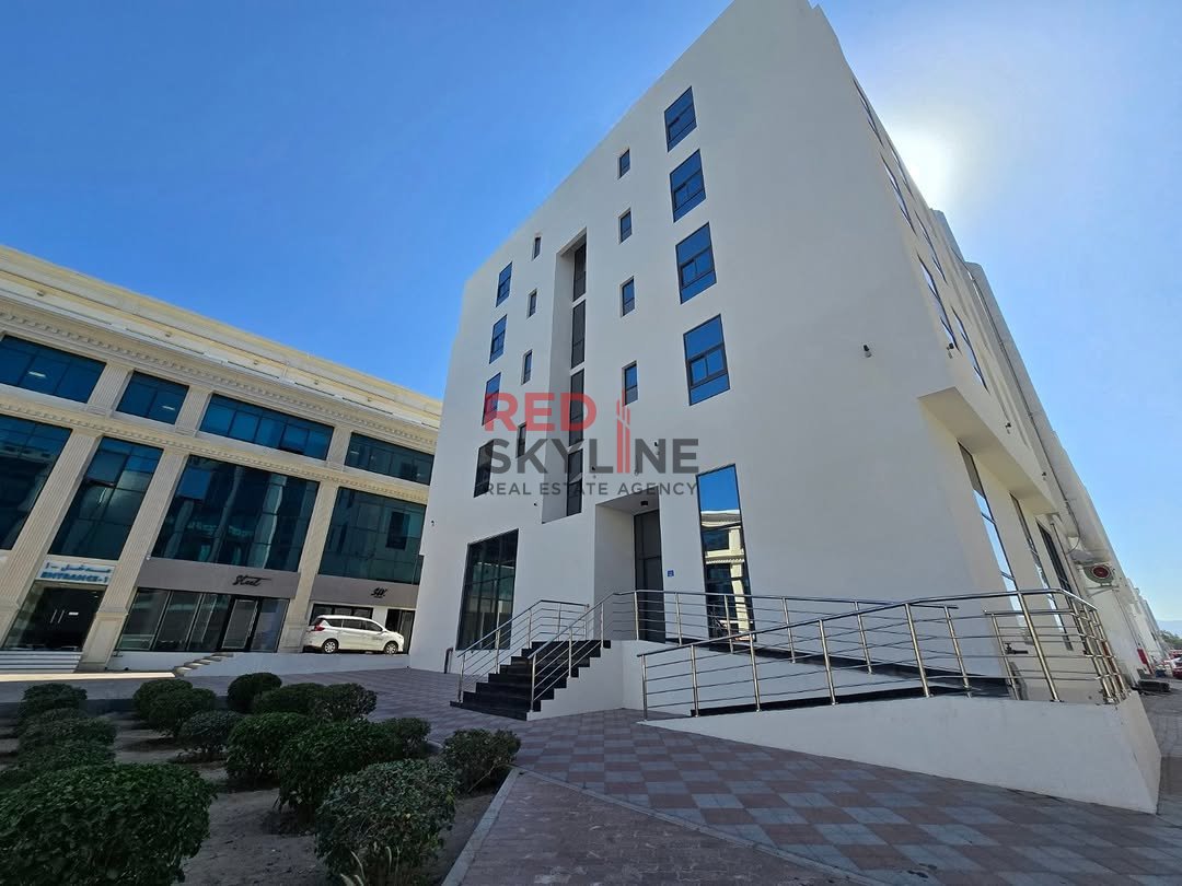 2 BR Apartment in Shatti Al Qurum