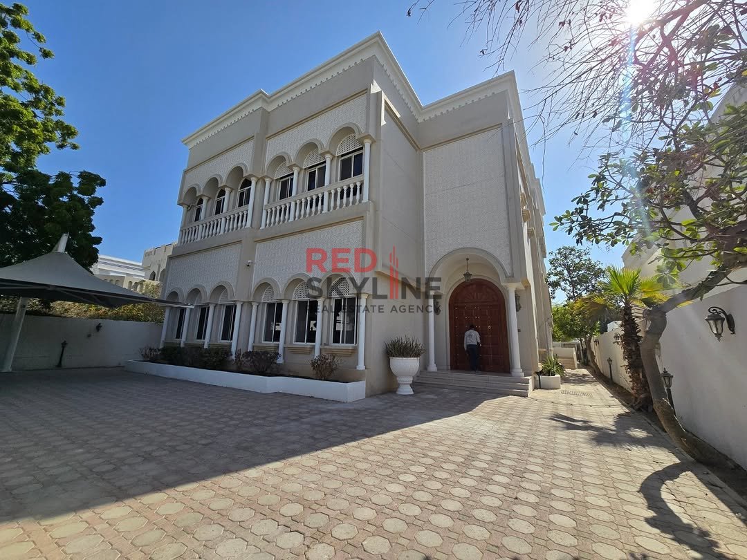 6 BR Villa in Shatti Al Qurum