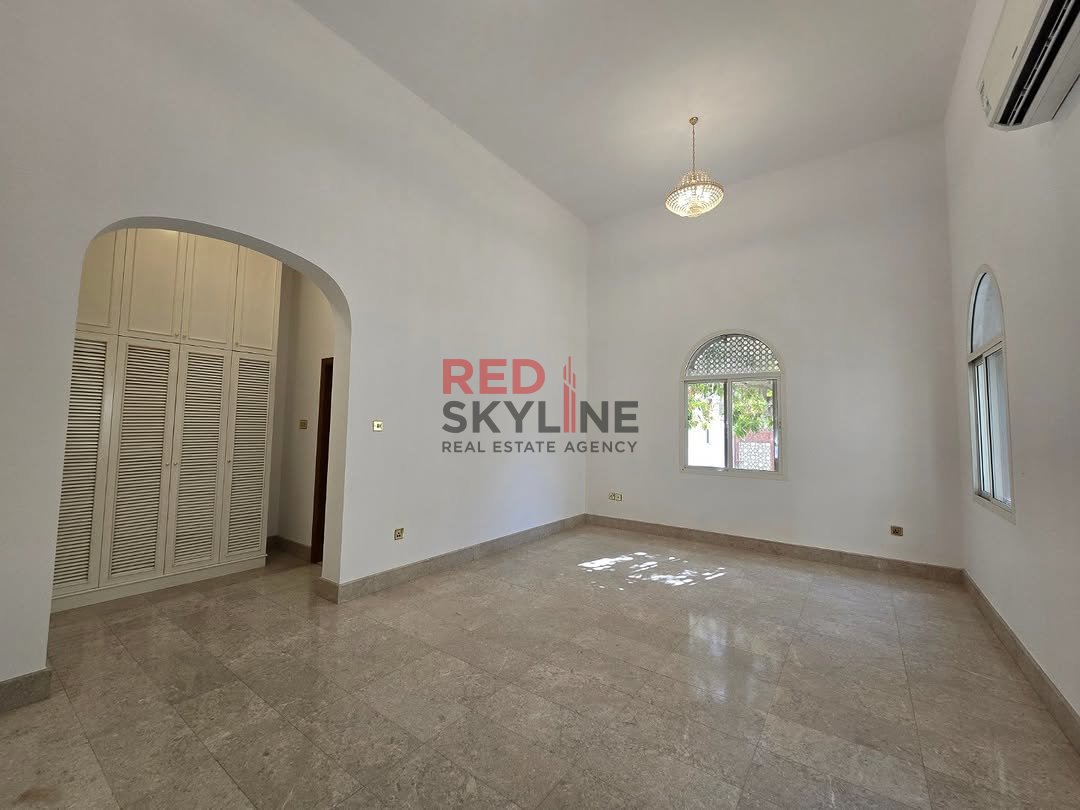 6 Bedroom Villa in Shatti Al Qurum - Photo 6