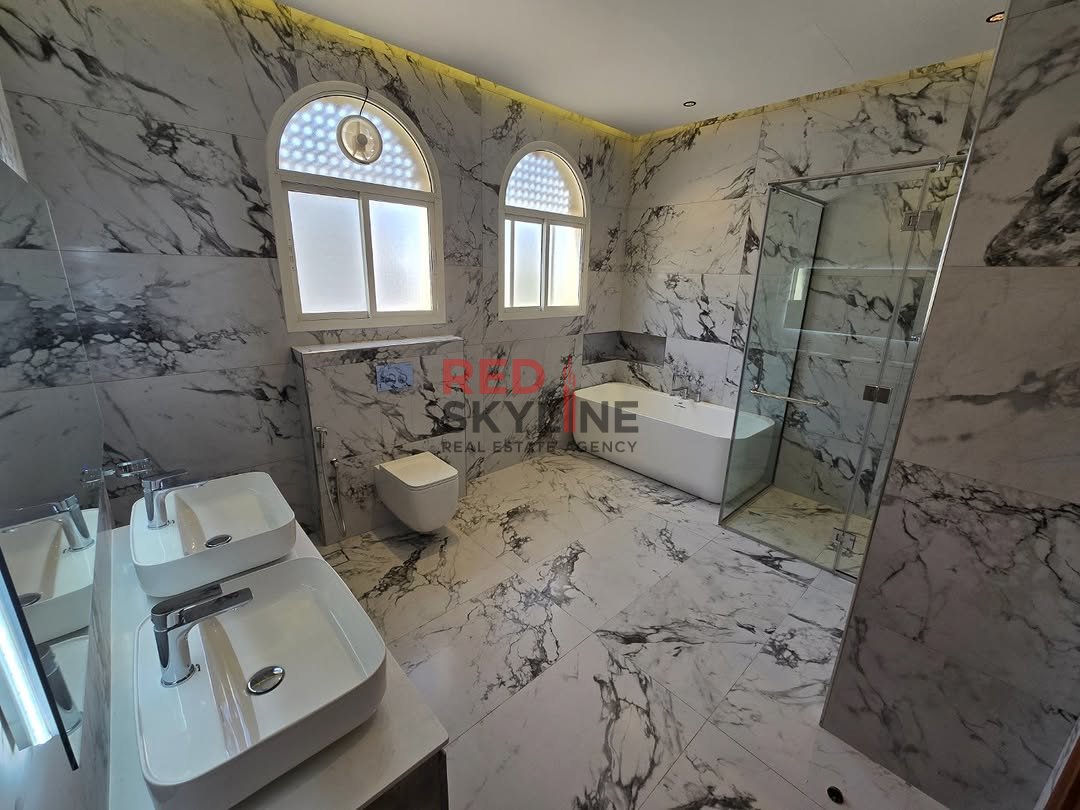 6 Bedroom Villa in Shatti Al Qurum - Photo 14