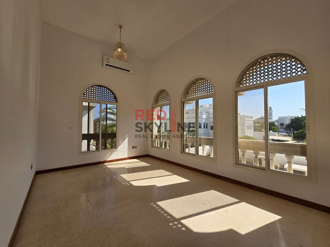 6 Bedroom Villa in Shatti Al Qurum - Photo 16