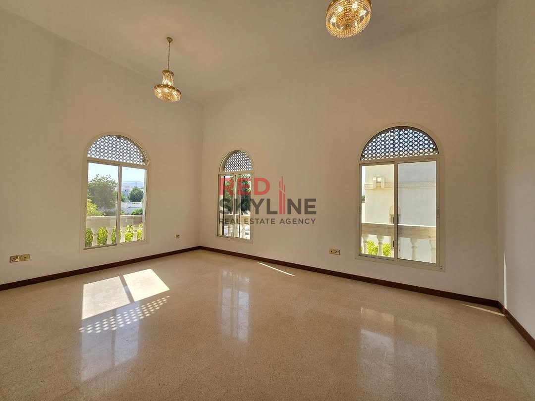 6 Bedroom Villa in Shatti Al Qurum - Photo 17