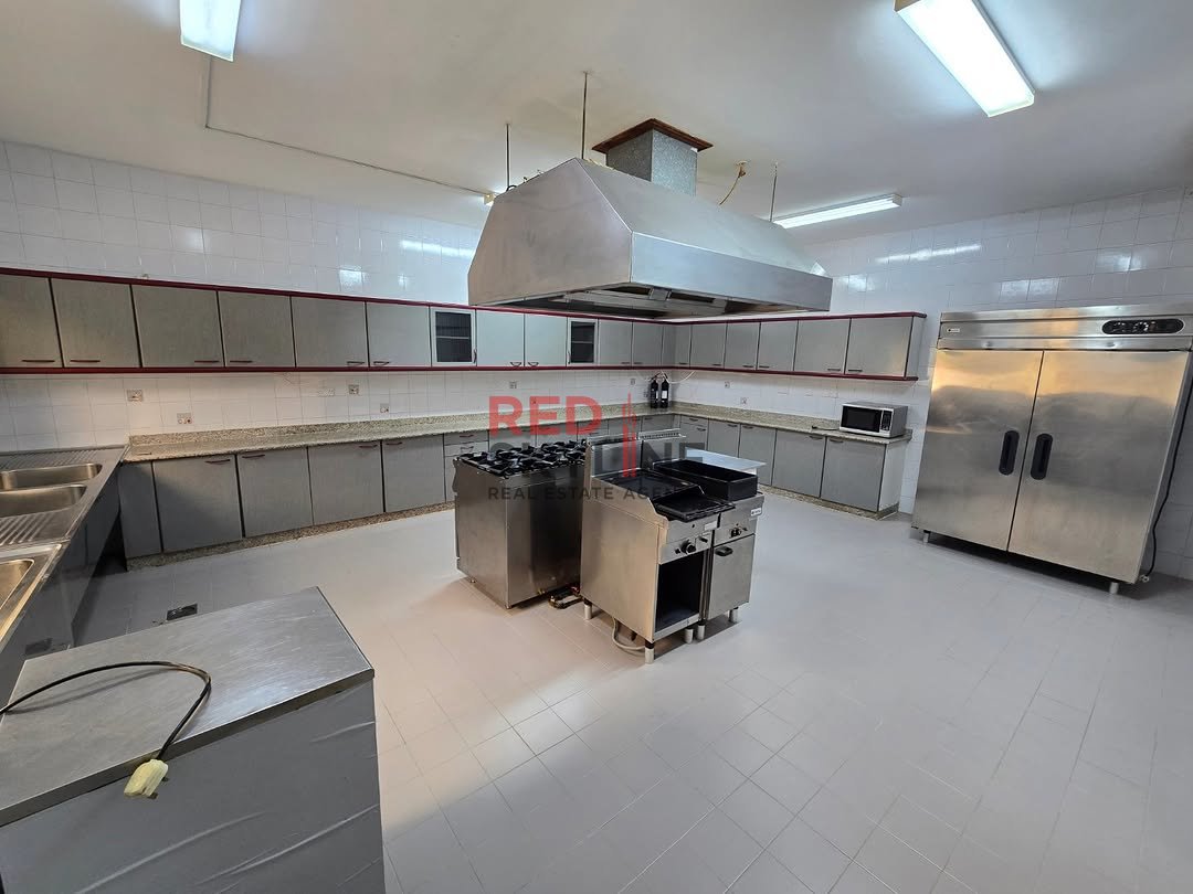 6 Bedroom Villa in Shatti Al Qurum - Photo 18