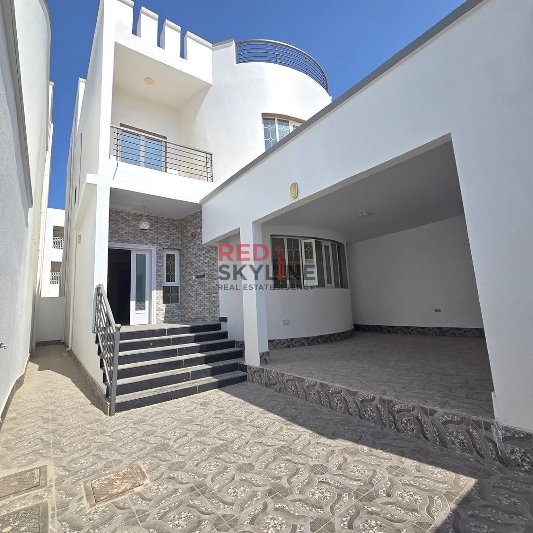 6 BR Villa in Al Khuwair