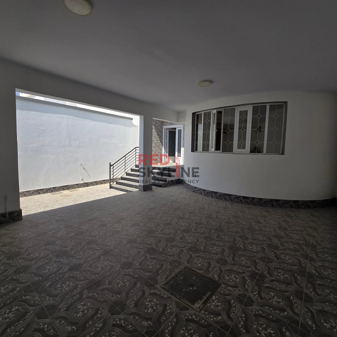 6 Bedroom Villa in Al Khuwair - Photo 2