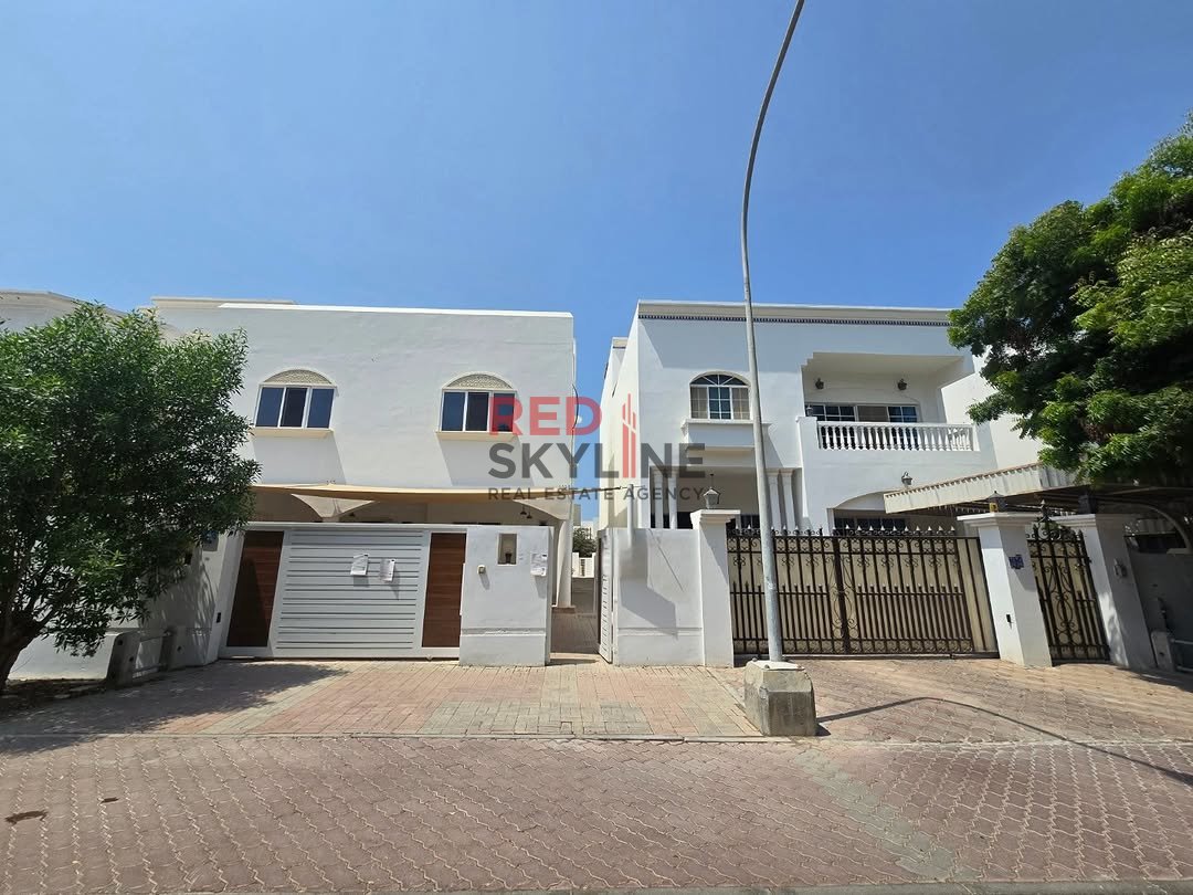 4 BR Villa in Shatti Al Qurum