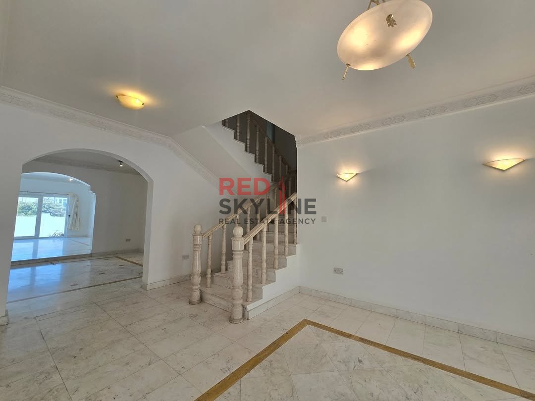 4 Bedroom Villa in Shatti Al Qurum - Photo 3