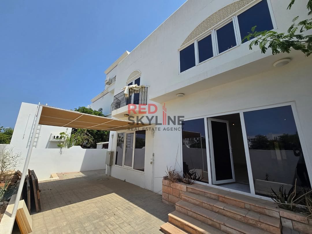 4 Bedroom Villa in Shatti Al Qurum - Photo 7