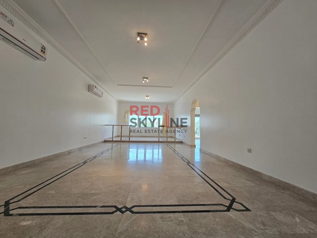 4 Bedroom Villa in Shatti Al Qurum - Photo 8