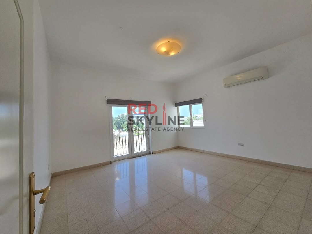 4 Bedroom Villa in Shatti Al Qurum - Photo 9