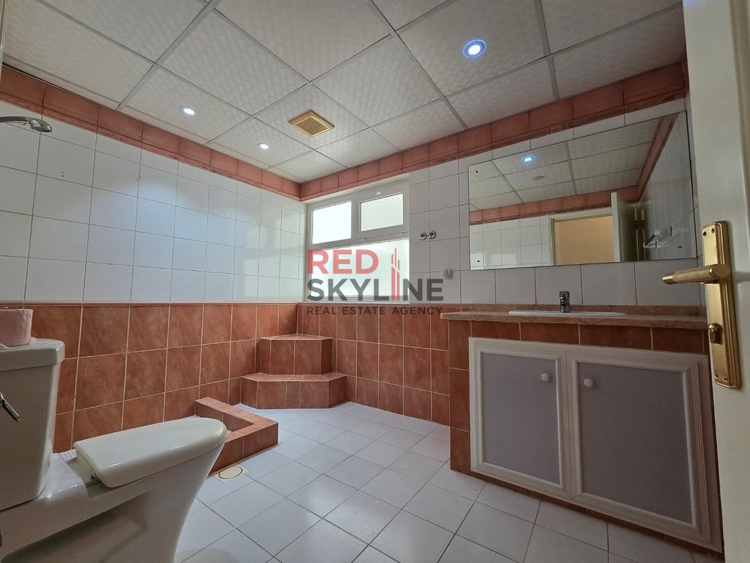 4 Bedroom Villa in Shatti Al Qurum - Photo 14