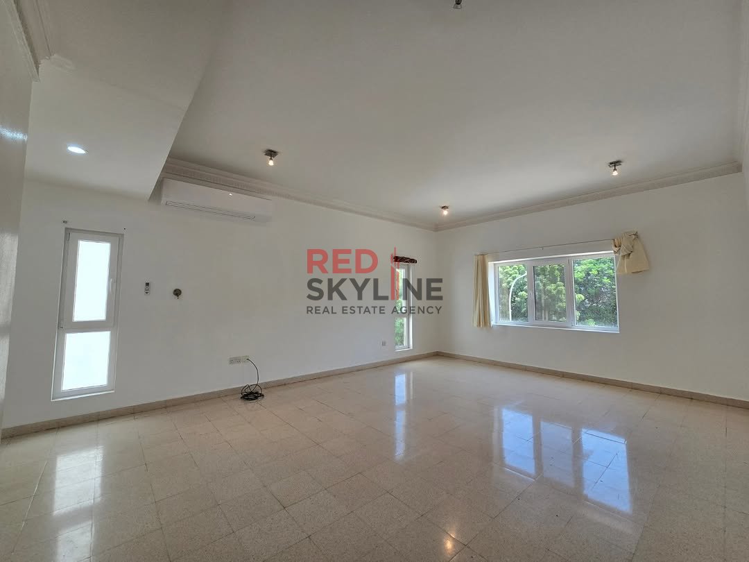 4 Bedroom Villa in Shatti Al Qurum - Photo 15