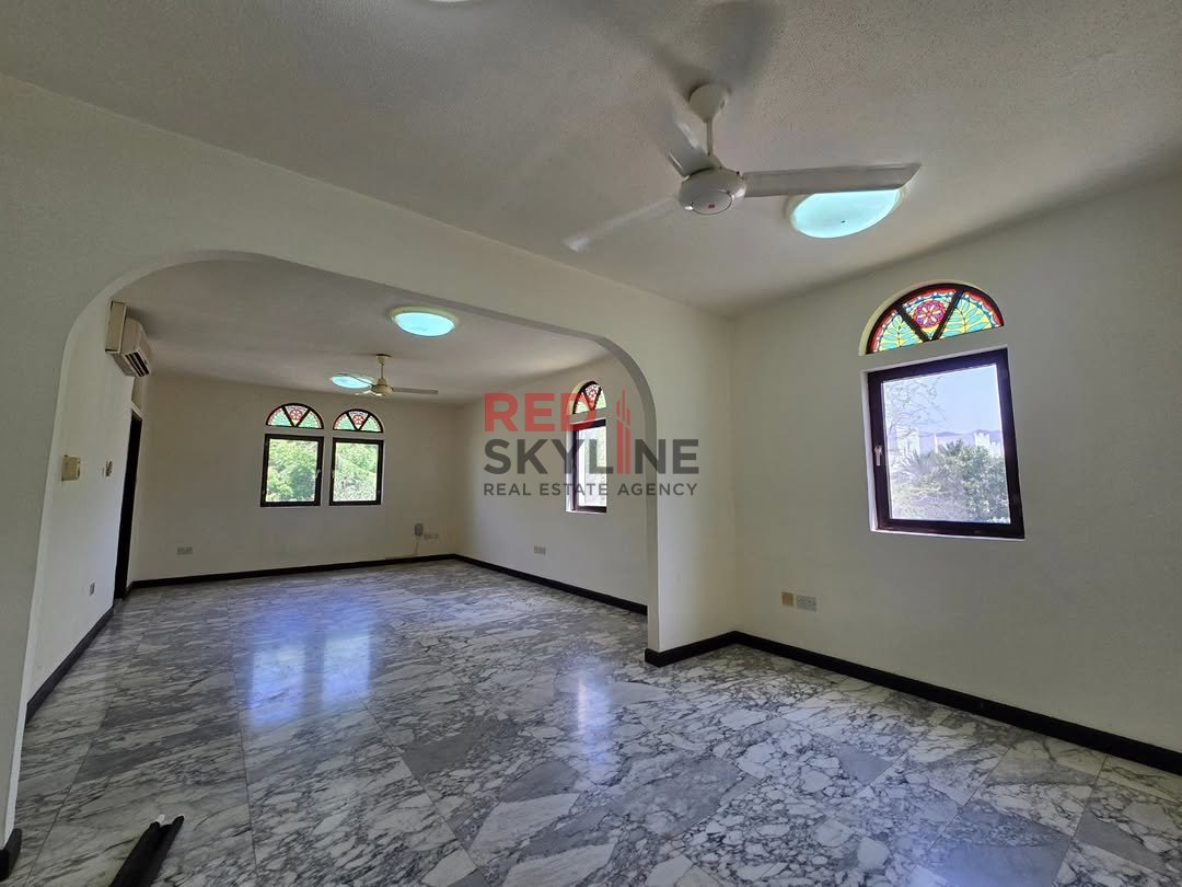 2 Bedroom Apartment in Shatti Al Qurum - Photo 2