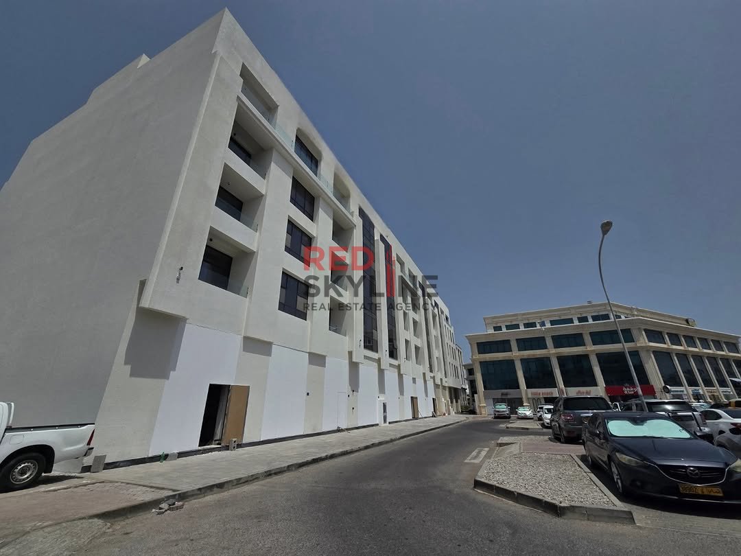 1 BR Apartment in Shatti Al Qurum