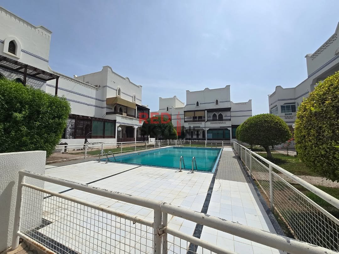 2 BR Apartment in Shatti Al Qurum