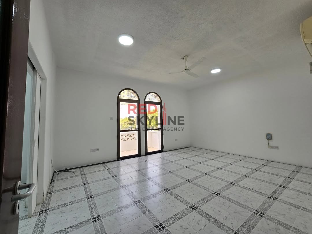 2 Bedroom Apartment in Shatti Al Qurum - Photo 2