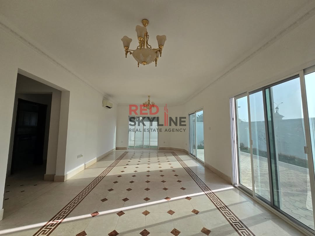 4 Bedroom Warehouse in Shatti Al Qurum - Photo 2