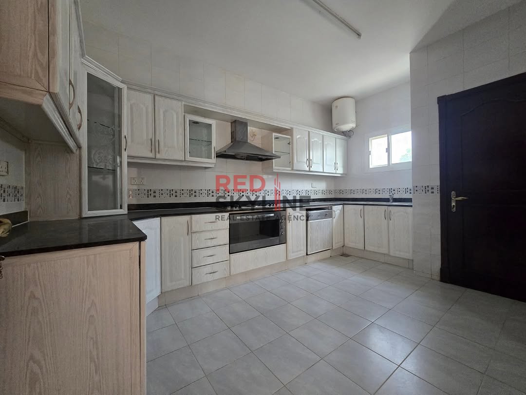 4 Bedroom Warehouse in Shatti Al Qurum - Photo 4