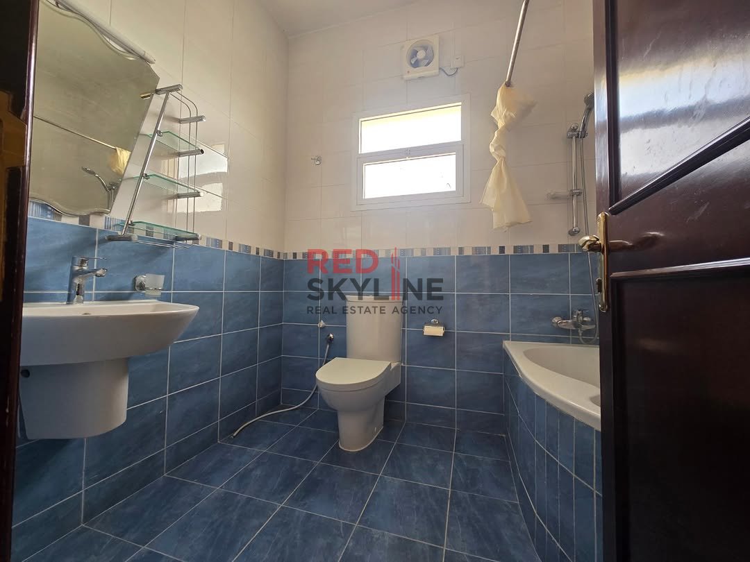 4 Bedroom Warehouse in Shatti Al Qurum - Photo 7